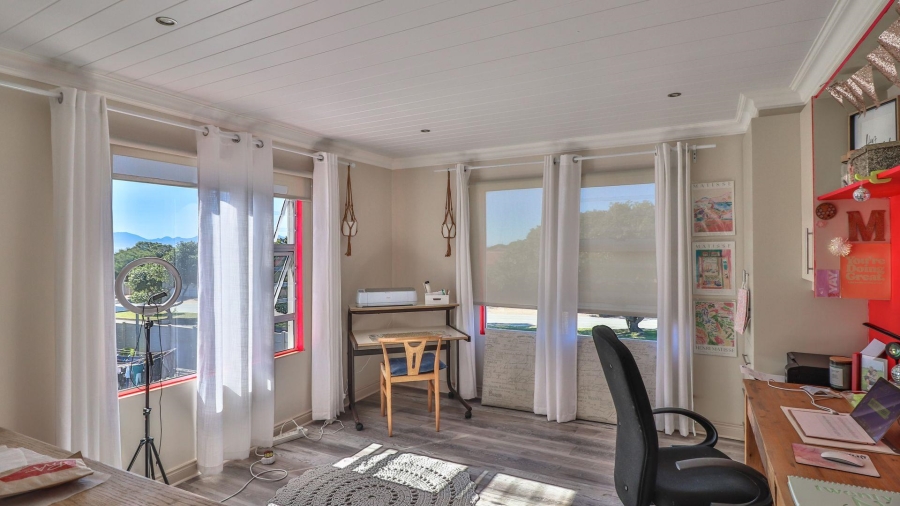 6 Bedroom Property for Sale in Heiderand Western Cape